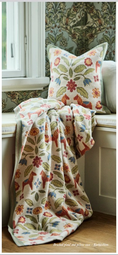 Kurbitsblom, plaid en sierkussen, 100% katoen, jacquard weving, brushed, Ekelund (Zweden)