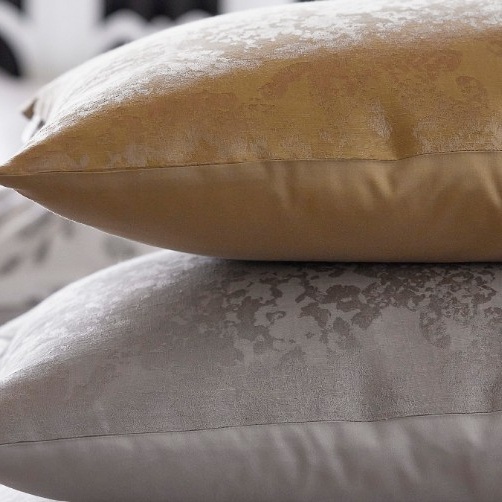 Lin&Soie, sierdeken sprei en sierkussens 69% linnen, 31% zijde Alexandre Turpault (Frankrijk)